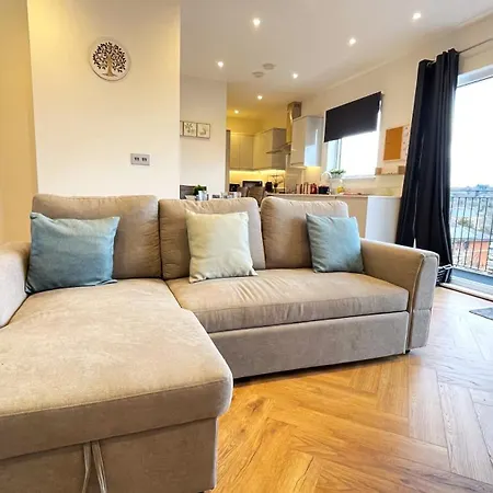 Urban Living With Wi-Fi, Balcony & Parking Apartment Rickmansworth Exterior photo
