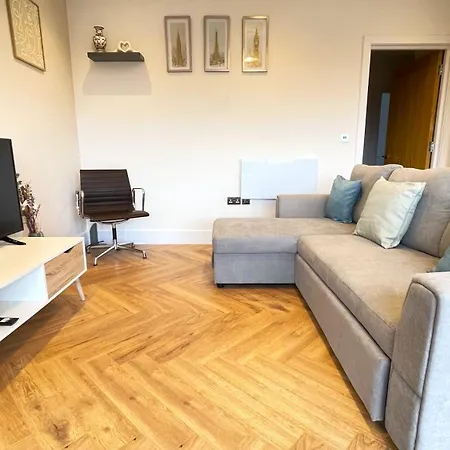 Urban Living With Wi-Fi, Balcony & Parking Apartment Rickmansworth Exterior photo