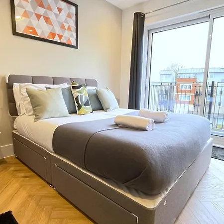 Urban Living With Wi-Fi, Balcony & Parking Apartment Rickmansworth Exterior photo
