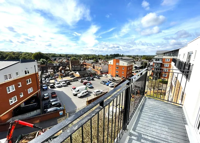 Urban Living With Wi-Fi, Balcony & Parking