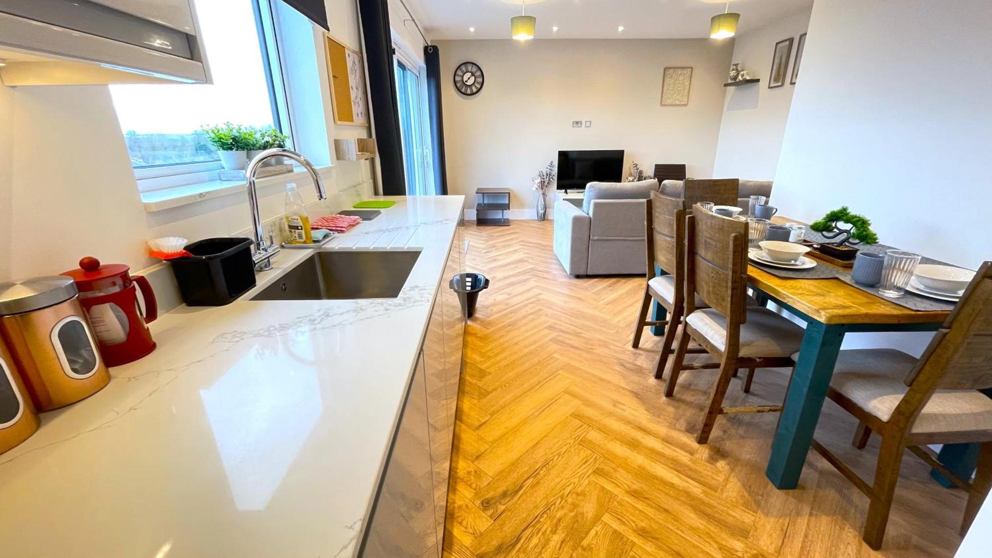 Apartment Urban Living With Wi-fi, Balcony & Parking Rickmansworth