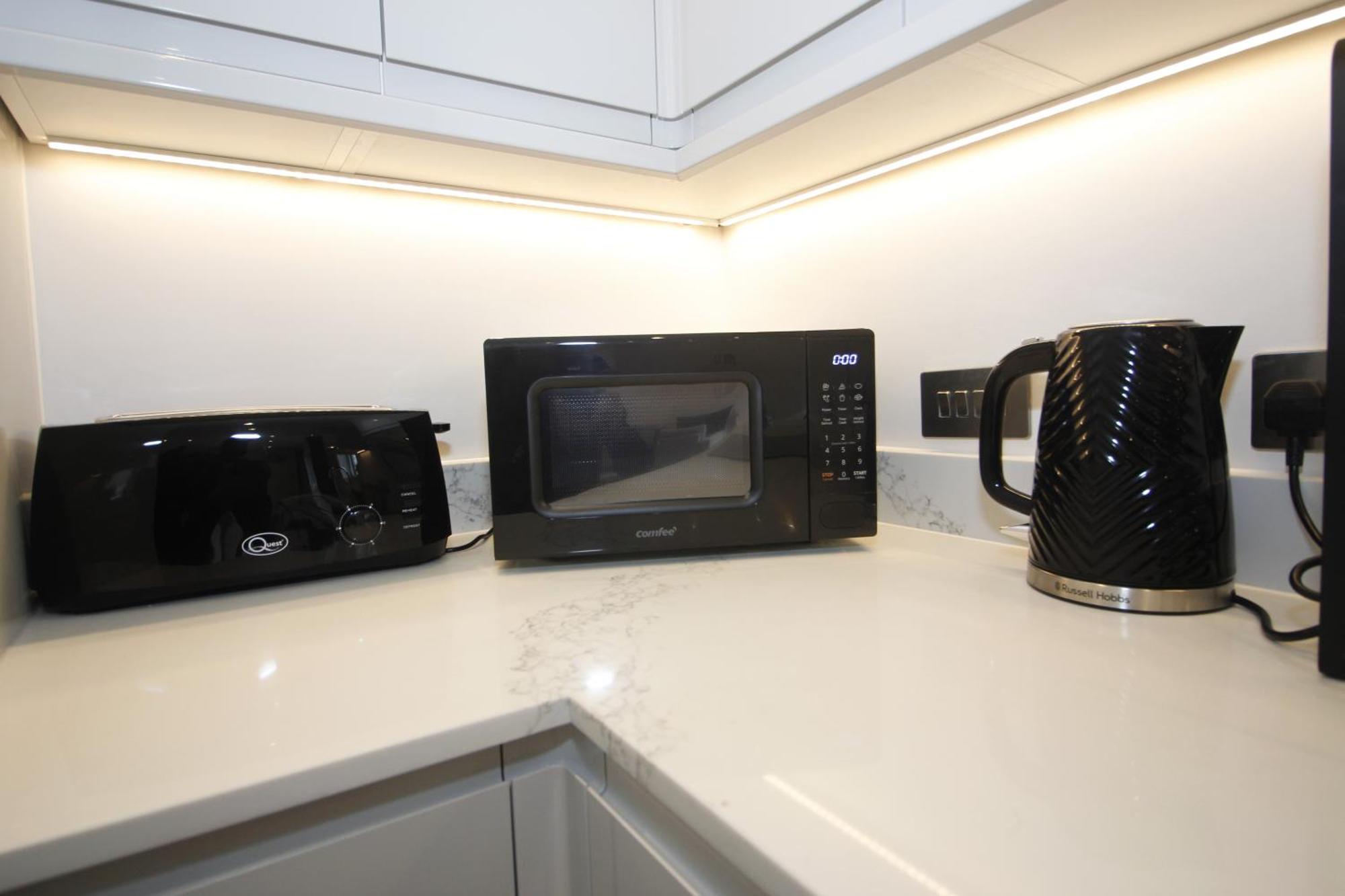 Apartment Urban Living With Wi-fi, Balcony & Parking