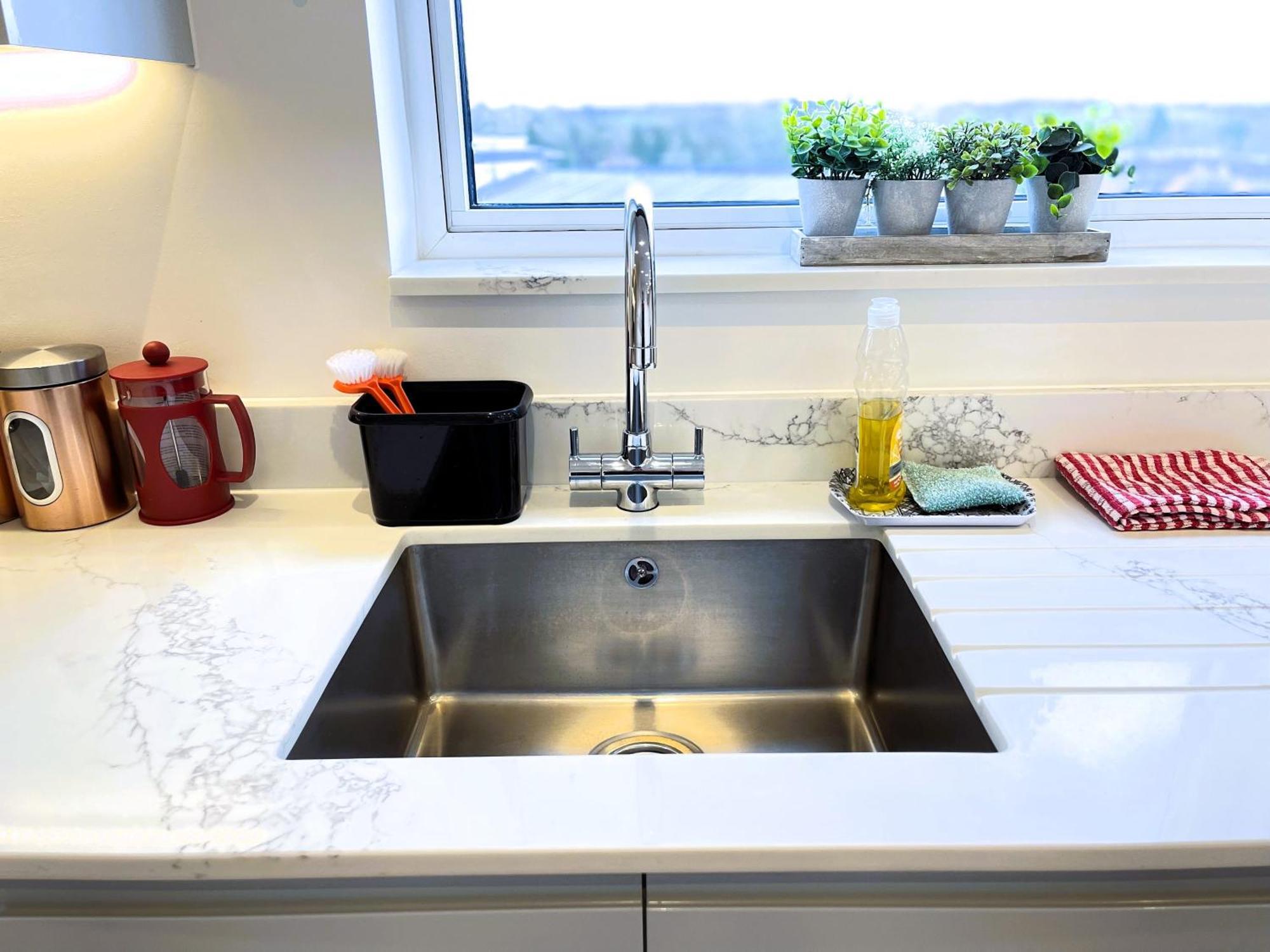 Urban Living With Wi-fi, Balcony & Parking Apartment *