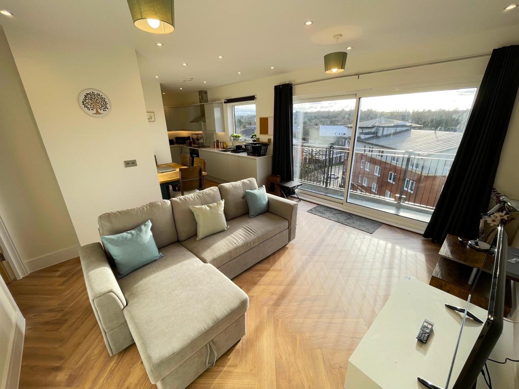 Apartment Urban Living With Wi-fi, Balcony & Parking Rickmansworth